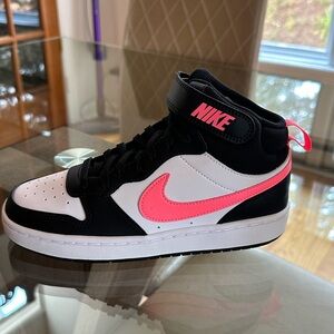 Kids 5.5 Nike Court Borough Mid